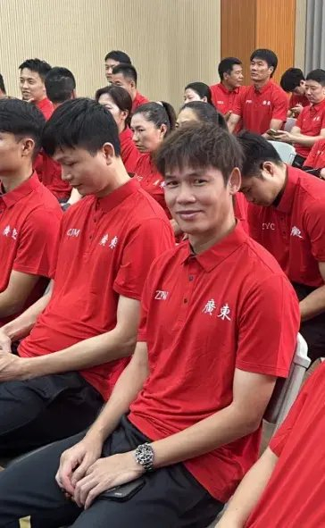 因为这里是一个所有帅哥美女都爱不释手的娱乐网站。详情图