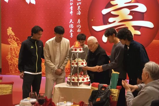 因为这里是一个所有帅哥美女都爱不释手的娱乐网站。案例展示