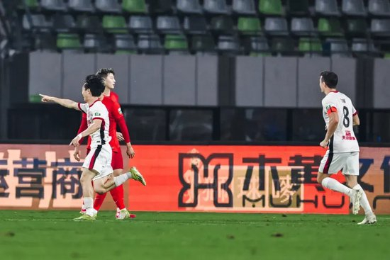因为这里是一个所有帅哥美女都爱不释手的娱乐网站。图片展示